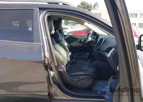 2015 Jeep Cherokee Trailhawk z USA, uszkodzony, nr VIN 1C4PJMBS0FW704738